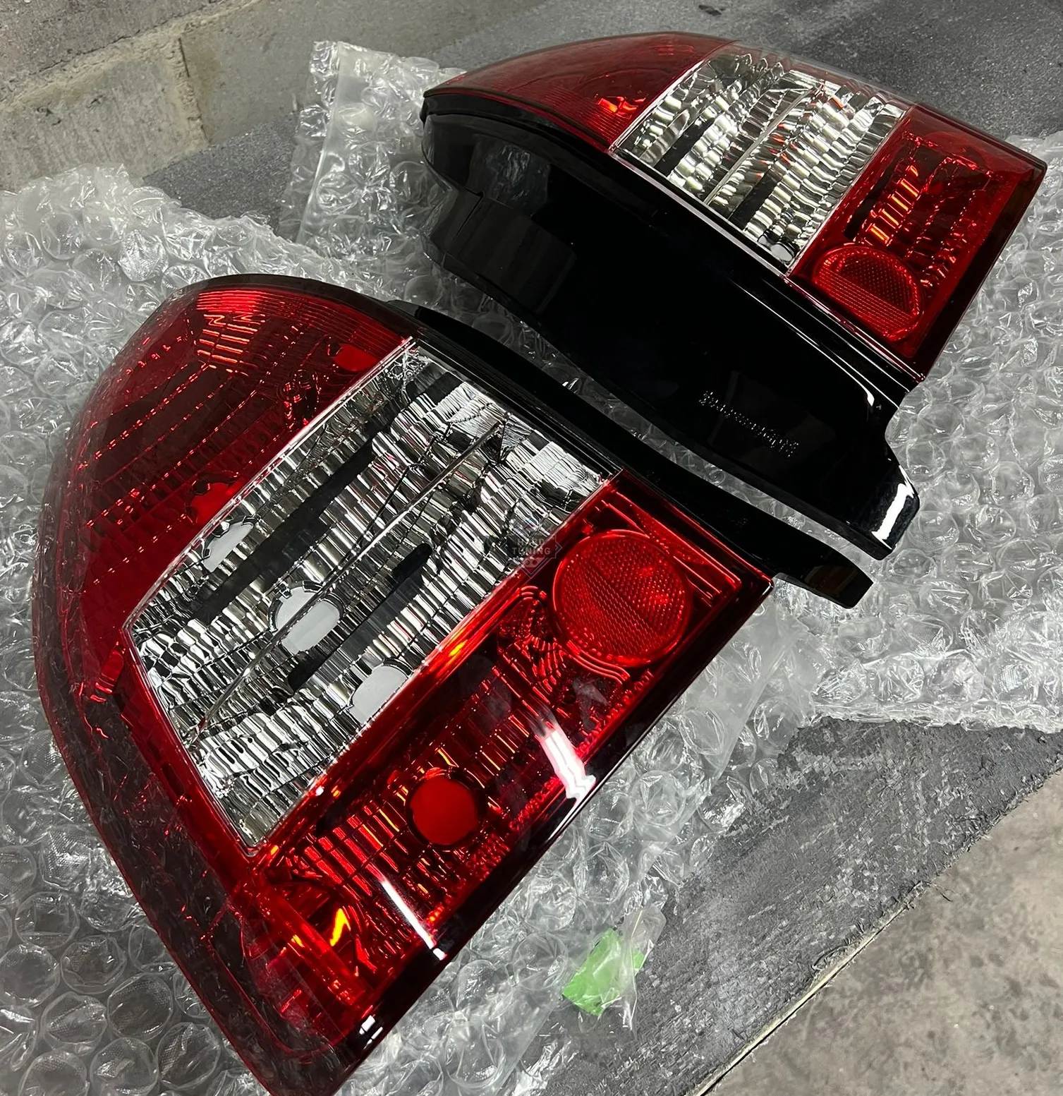 Задние фонари HONDA CIVIC 6 (1995-2001) 3D красно-белые