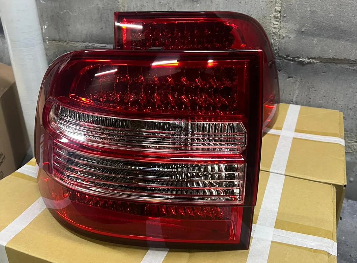 Задние фонари Porsche Cayenne (2002-2006) LED красно-белые