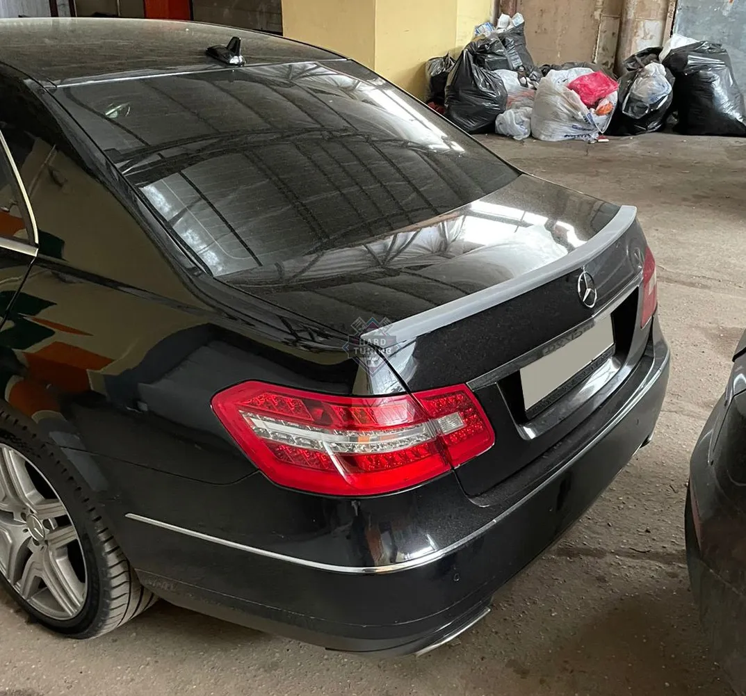 Спойлер лезвие (по середине угол) Mercedes E-Class W212