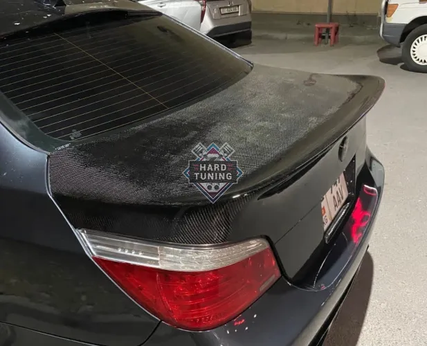 Крышка багажника SB (CSL-STYLE) стеклопластиковая BMW E60 (под квадратные / прямоугольные номера)