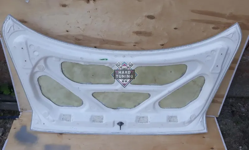 Крышка багажника с литым спойлером Uras на Toyota Mark 2 90