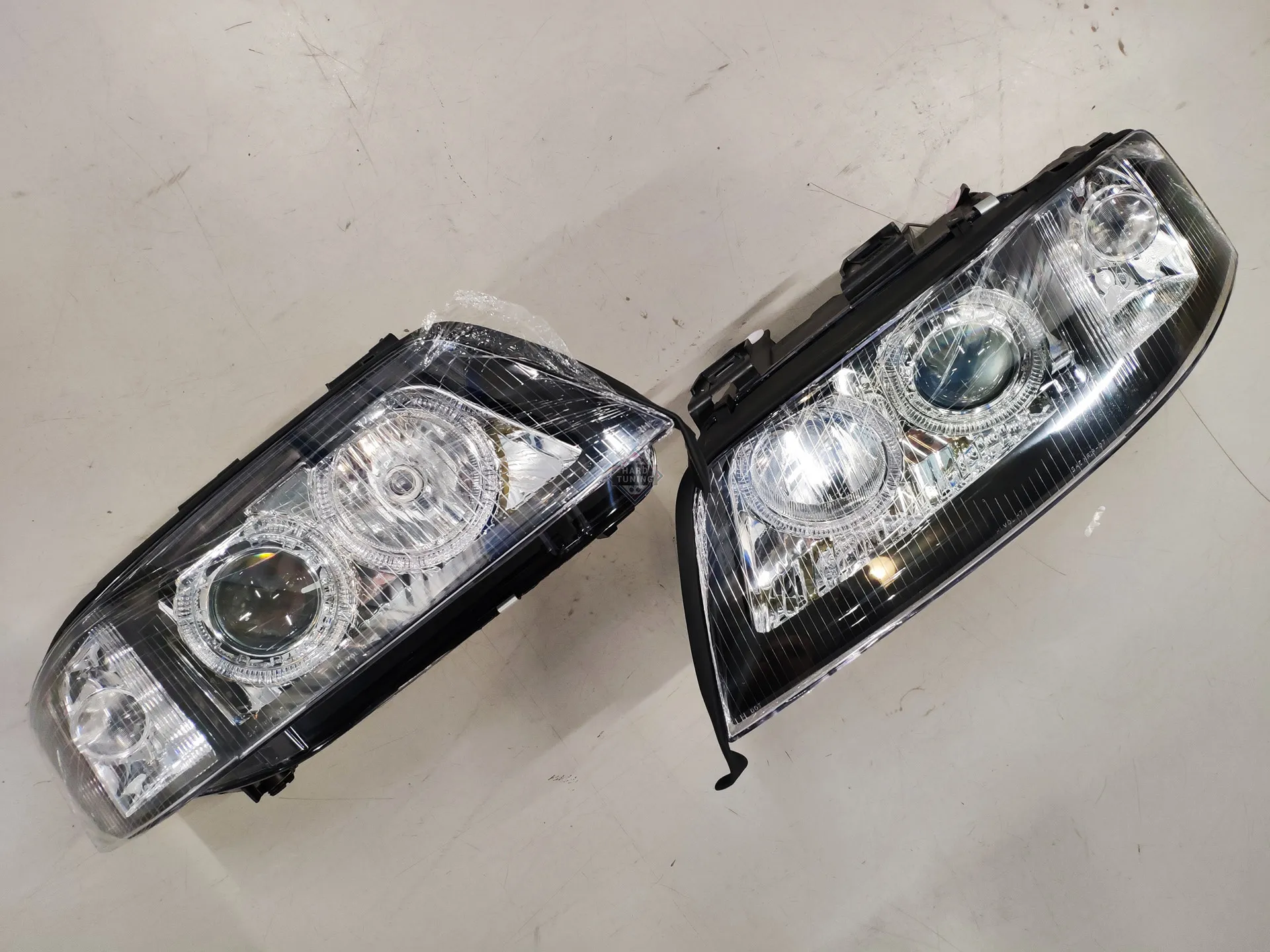 Передние фары Audi A6 C5 2001-2004 Angel Eyes под ксенон черные