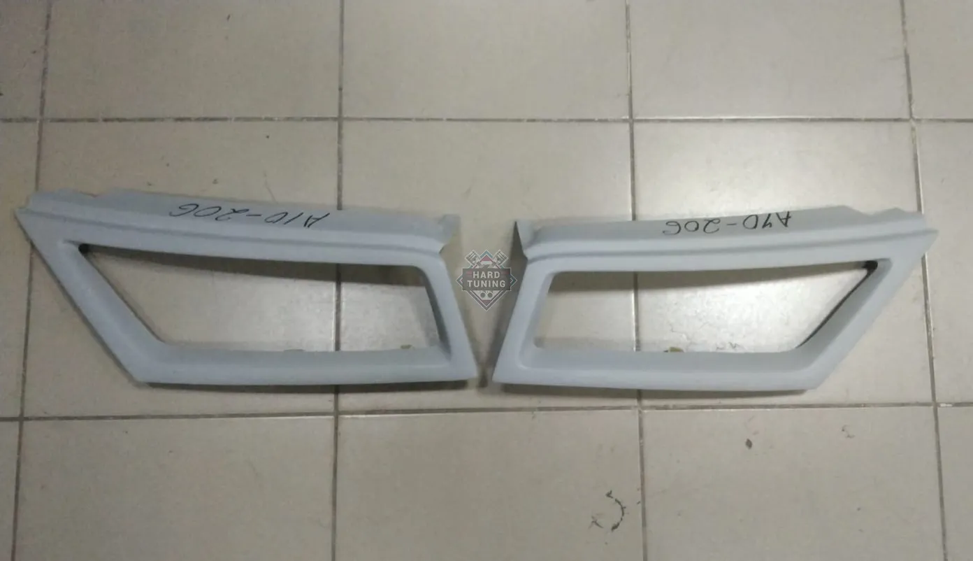 Решетка радиатора Nissan Tiida С11