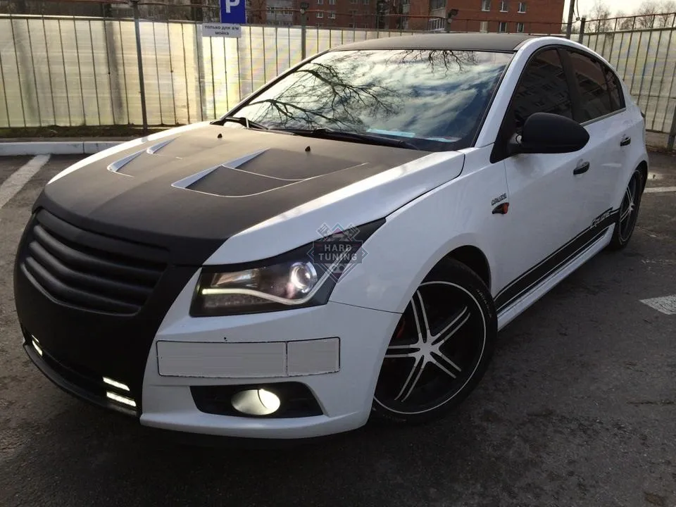 Капот с жабрами Chevrolet Cruze