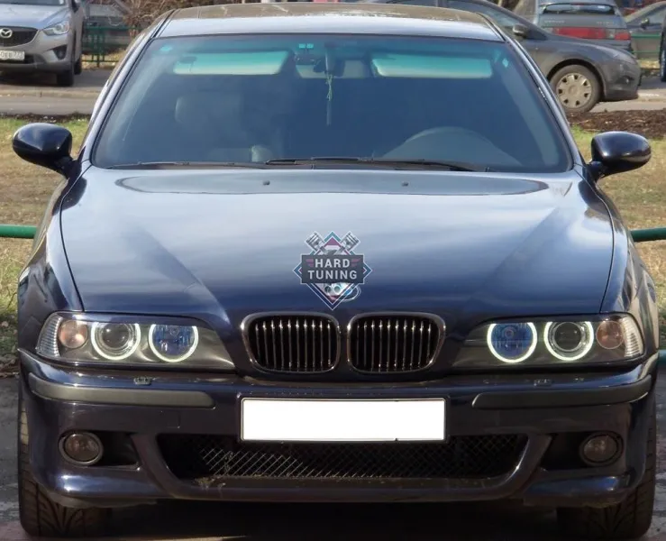Передний бампер M с отверстиями под омыватели фар и парктроники BMW E39