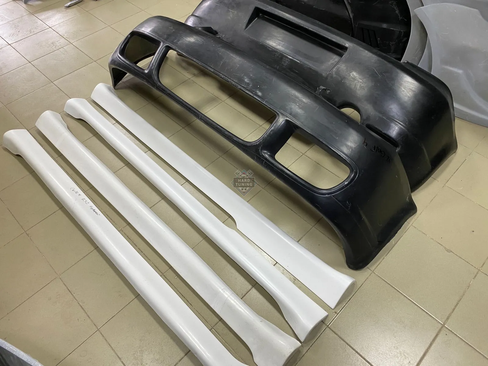 Обвес R32 Volkswagen Golf 4 3D / 5D