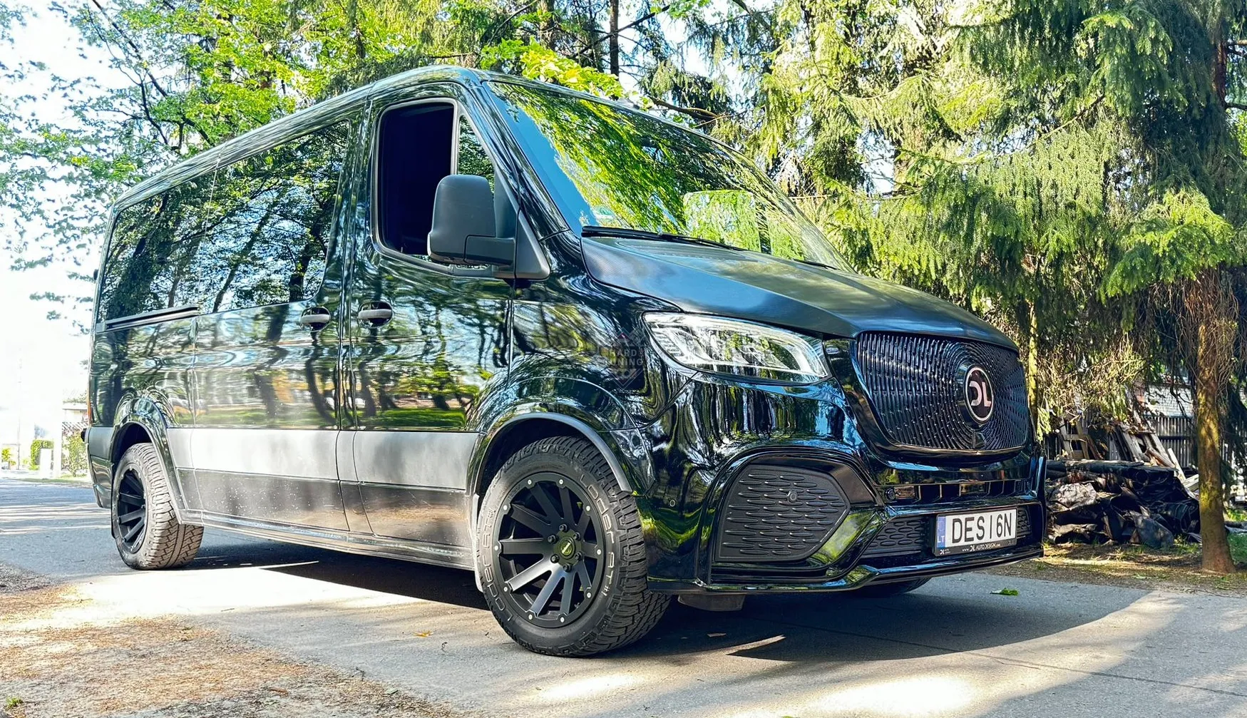 Передний бампер GT решетки / полосы / ДХО Mercedes Sprinter W907 2018+ АБС пластик