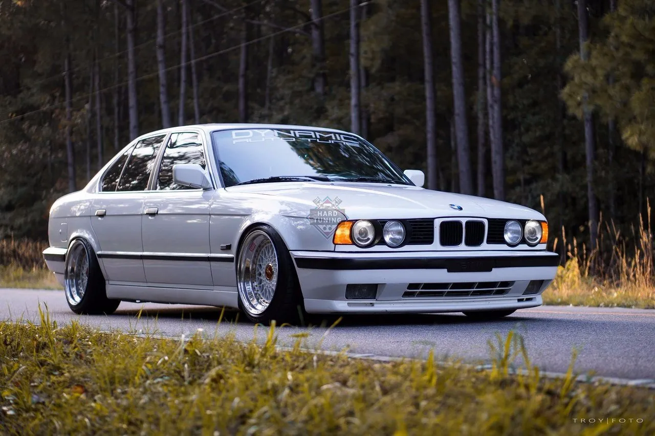 Накладки на пороги M-TECHNIK BMW E34