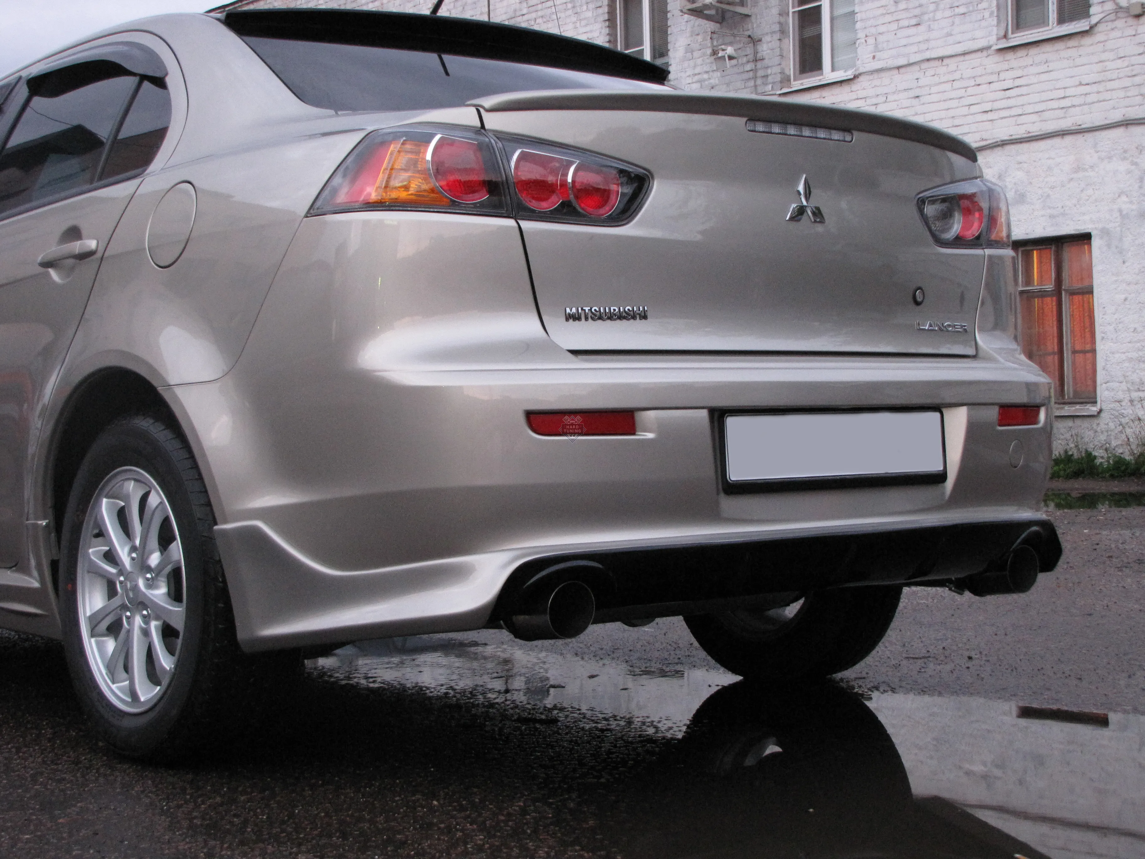 Накладка на задний бампер ZODIAK под двойной выхлоп Mitsubishi Lancer 10 (2007-2016) стеклопластик