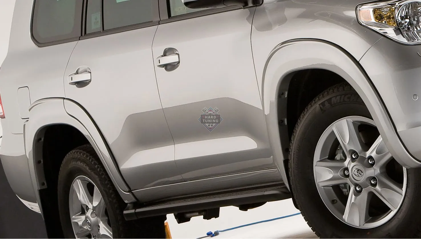 Расширители колесных арок Bushwacker Toyota Land Cruiser 200 (2007-2012)
