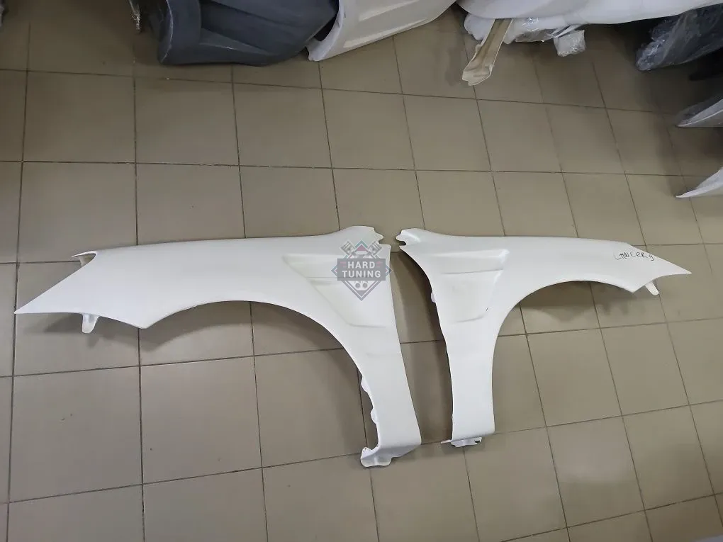 Передние крылья Accolade Mitsubishi Lancer 9