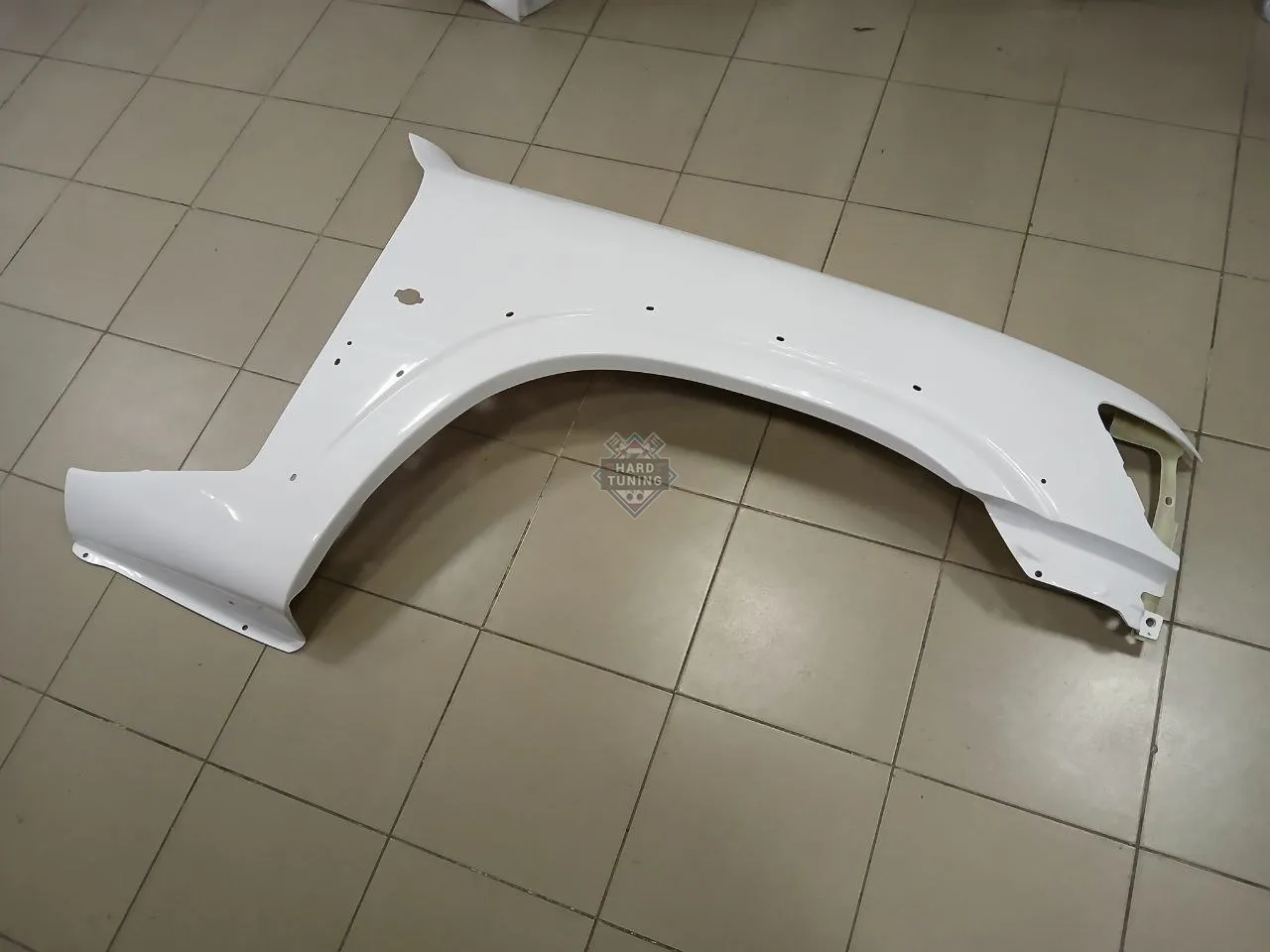Передние крылья Nissan Patrol Y61 (1997-2004) штатные пластиковые комплект