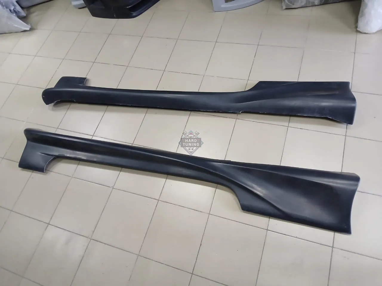 Накладки на пороги Veilside Nissan Skyline R33