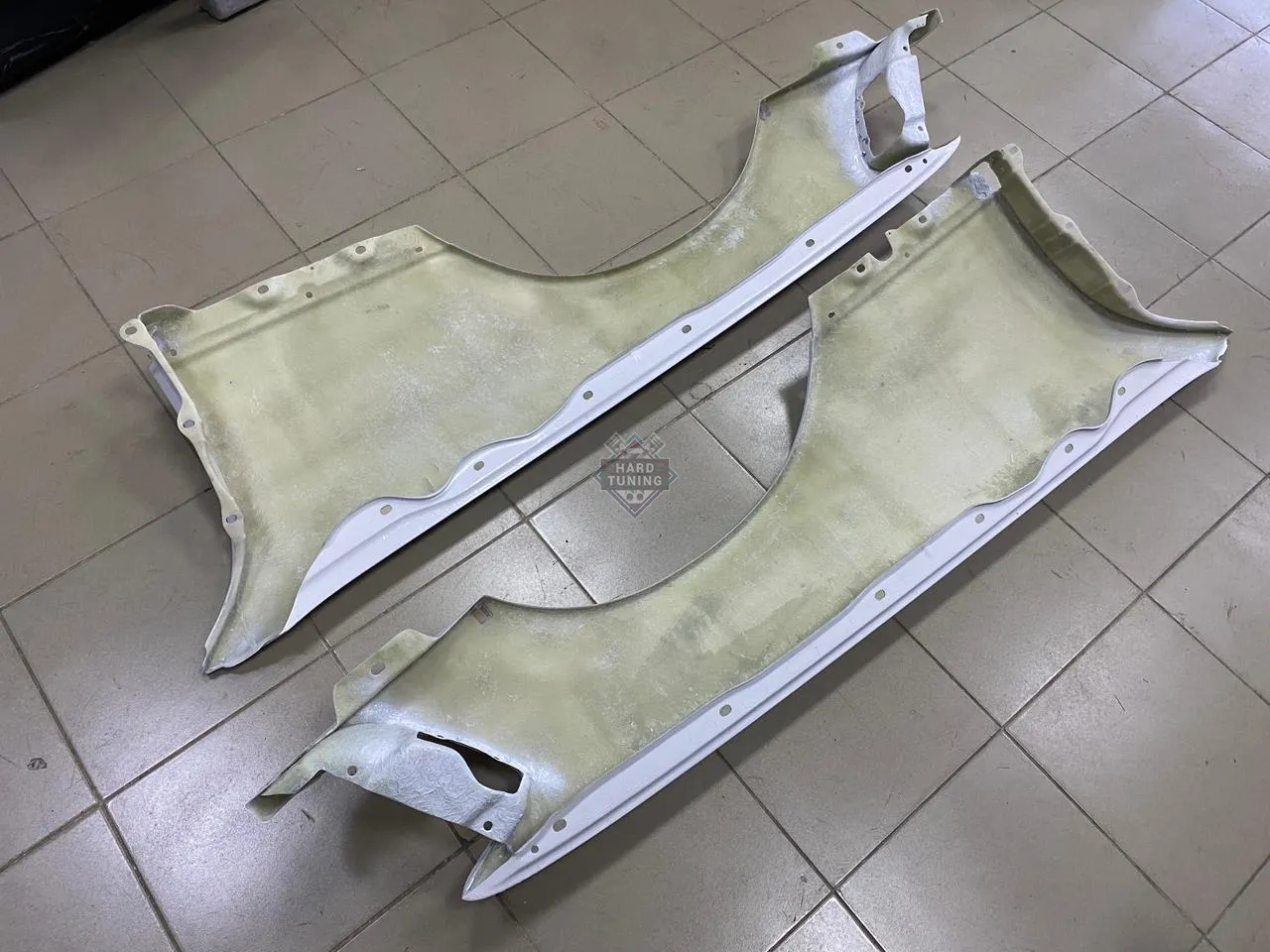 Передние крылья Mercedes S-klasse (W140) пластиковые штатные комплект