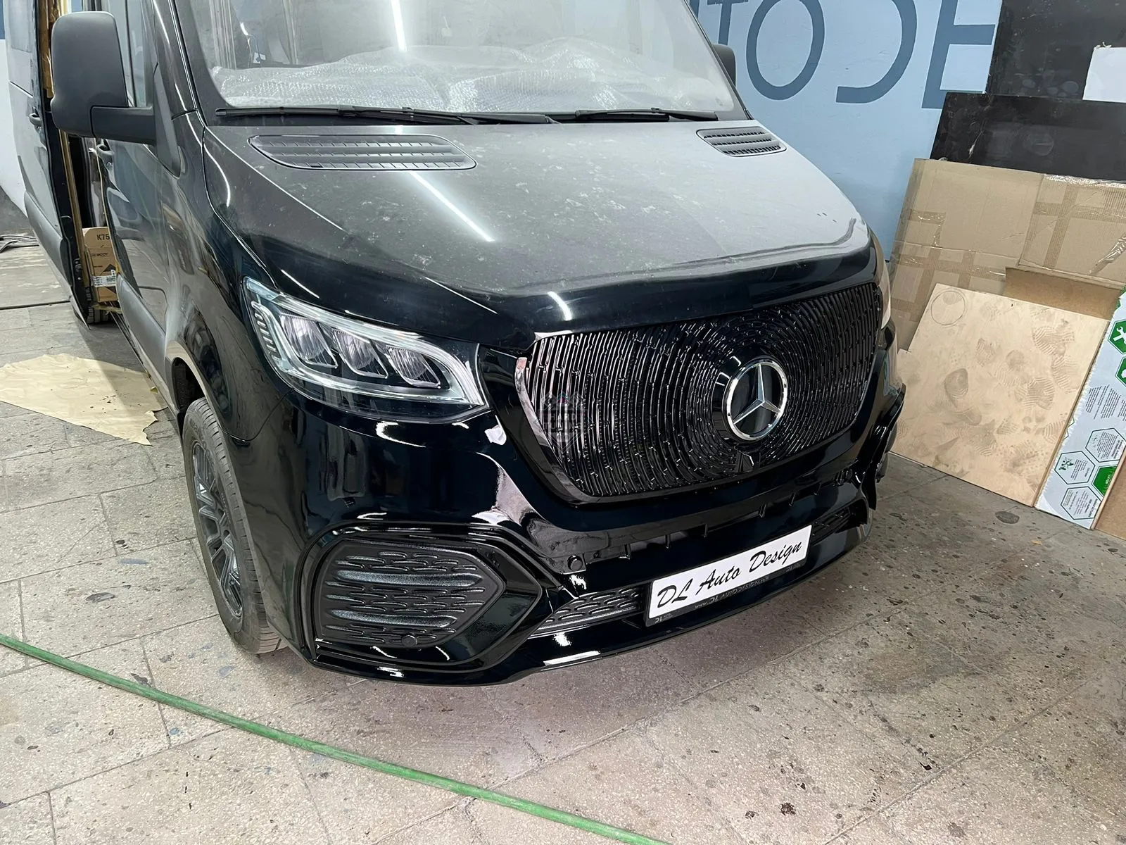 Передний бампер GT решетки / полосы / ДХО Mercedes Sprinter W907 2018+ АБС пластик