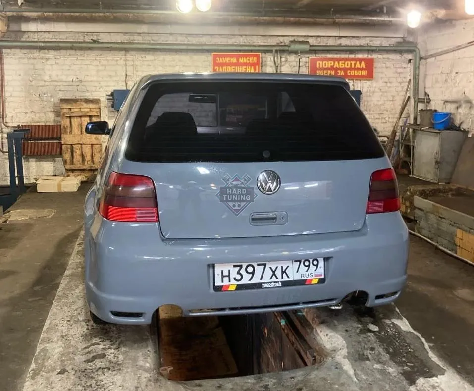 Задний бампер R32 Volkswagen Golf 4 Стеклопластик