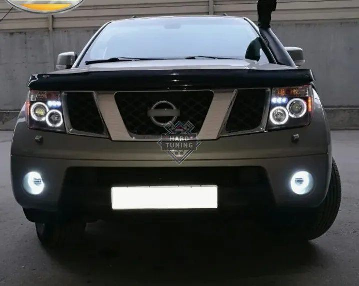 Передние фары Nissan Navara D40 / Pathfinder (2005-2010) Angel Eyes черные