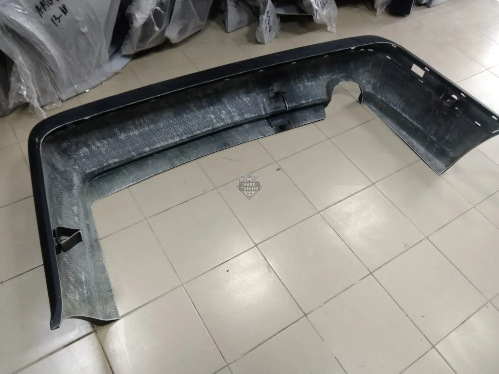 Задний бампер под съёмные молдинги M-TECHNIK BMW E34 с креплениями