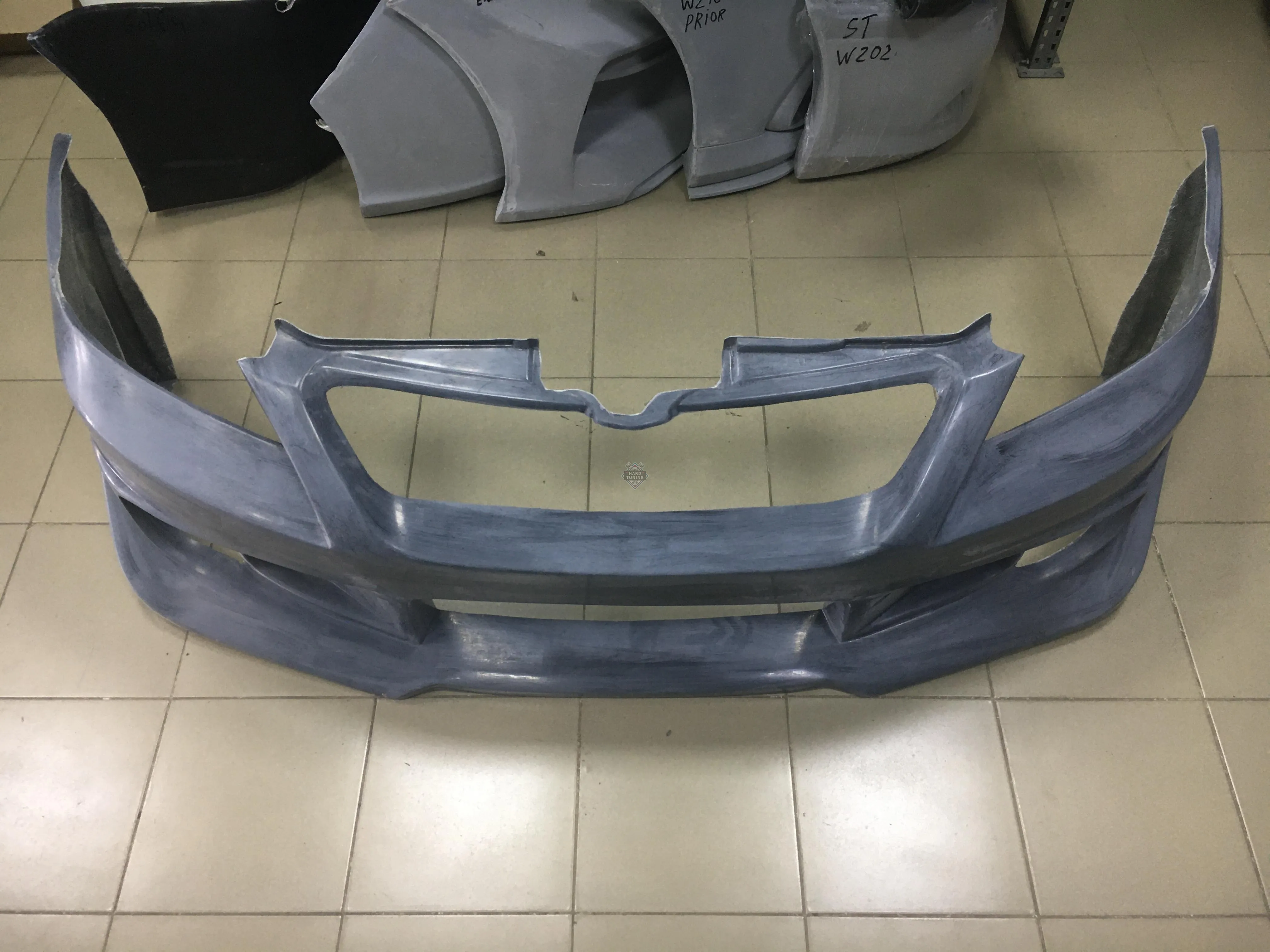 Передний бампер Accolade Mitsubishi Lancer 9