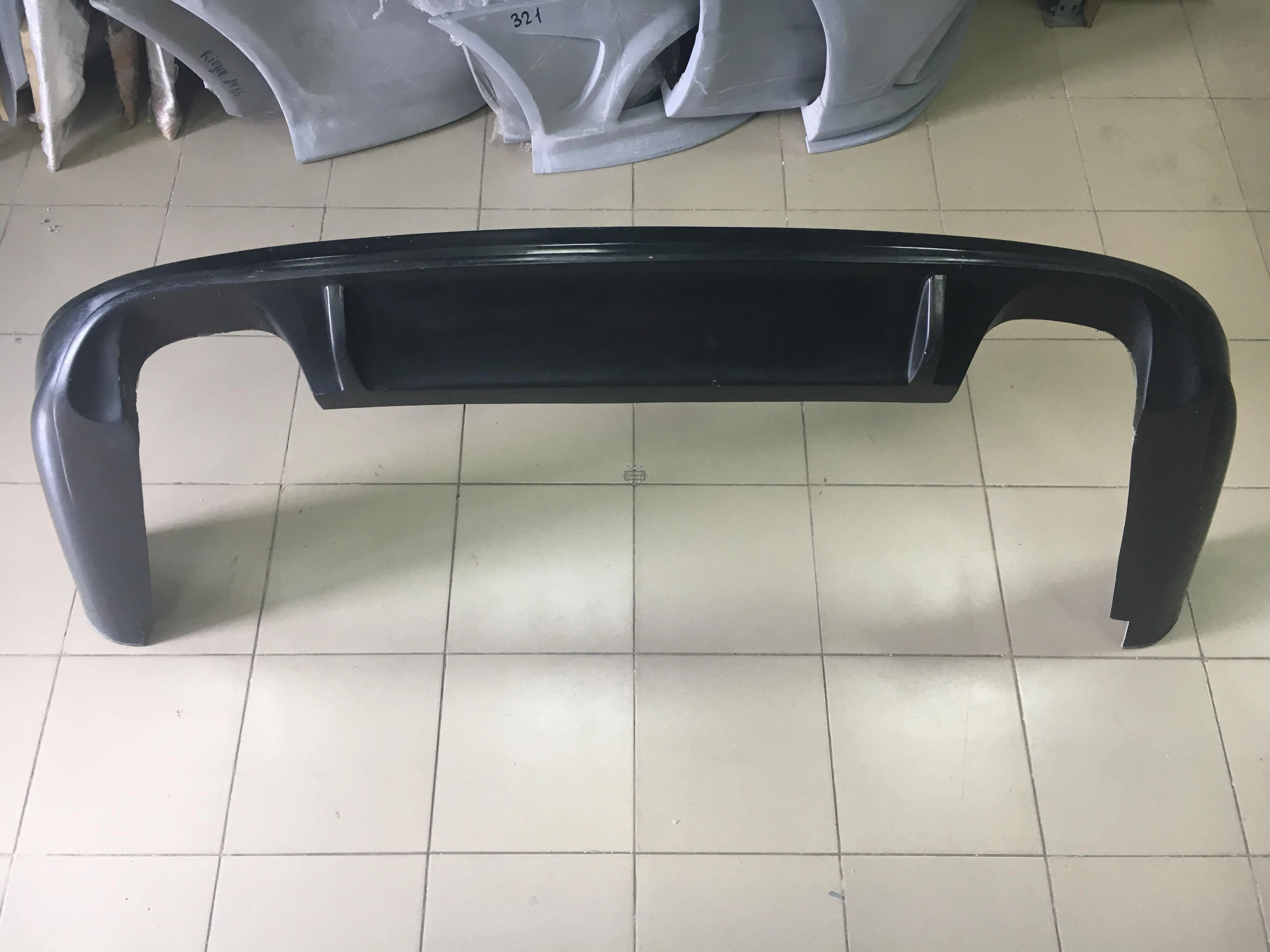 Накладка на задний бампер R-LINE Volkswagen Passat B6 универсал