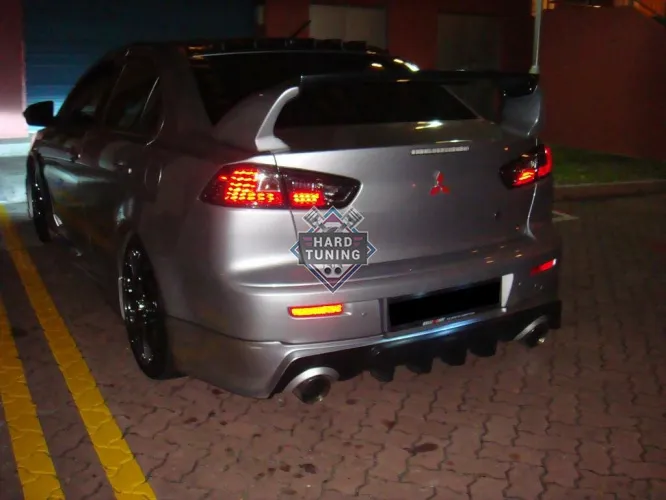 Накладка на задний бампер SHARK под двойной выхлоп Mitsubishi Lancer 10 (2007-2016)