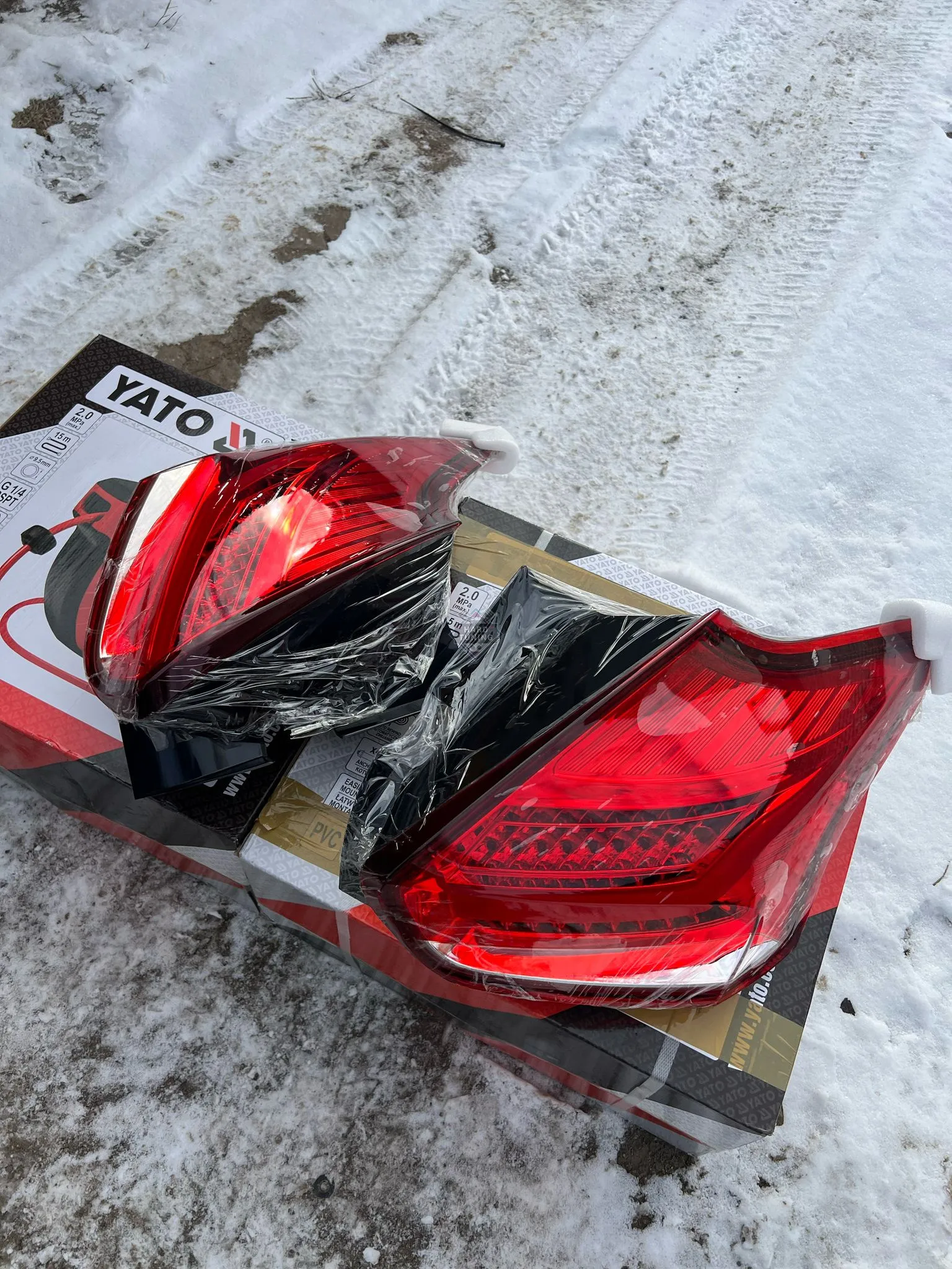 Задние фонари Ford Focus 3 (2015-2018) Hatchback SEQ LED красно-белые