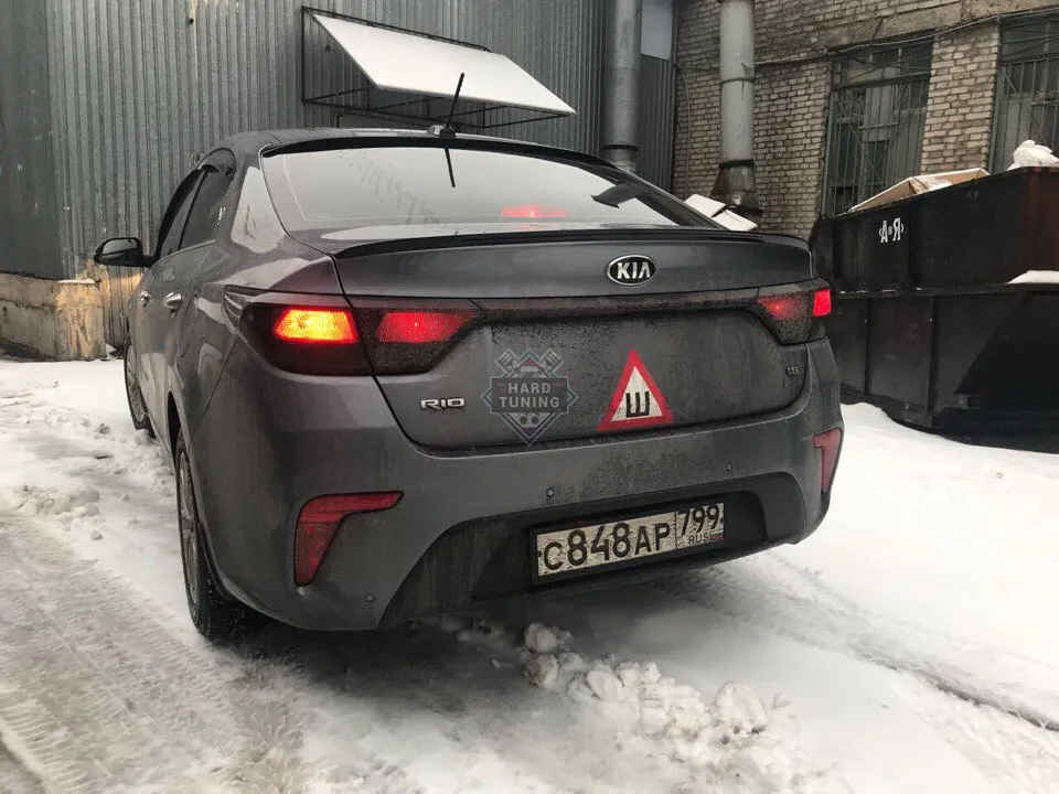 Козырек на заднее стекло KIA Rio 4