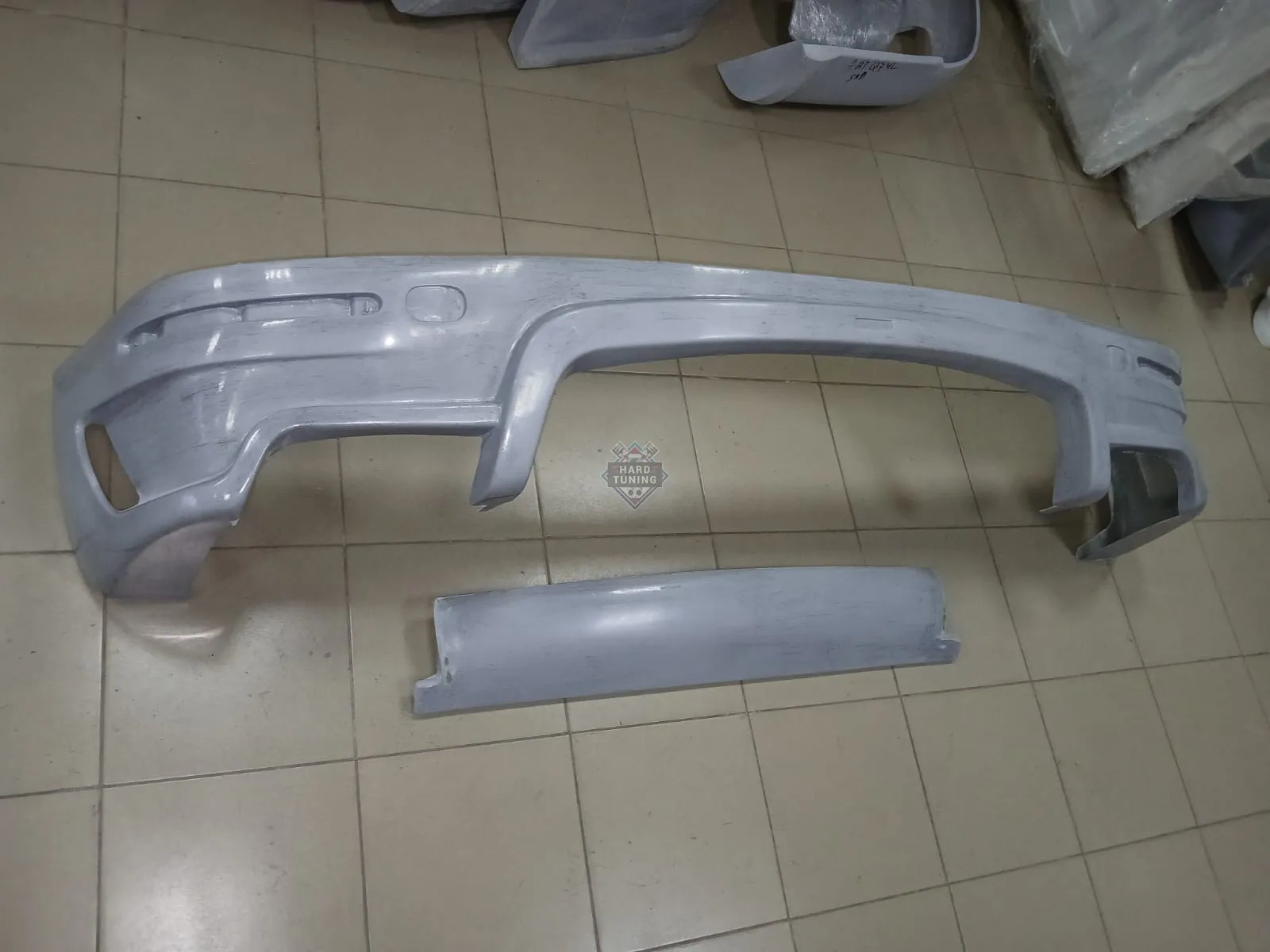 Накладка на задний бампер JE Design Volkswagen Touareg 1 (2002-2010)