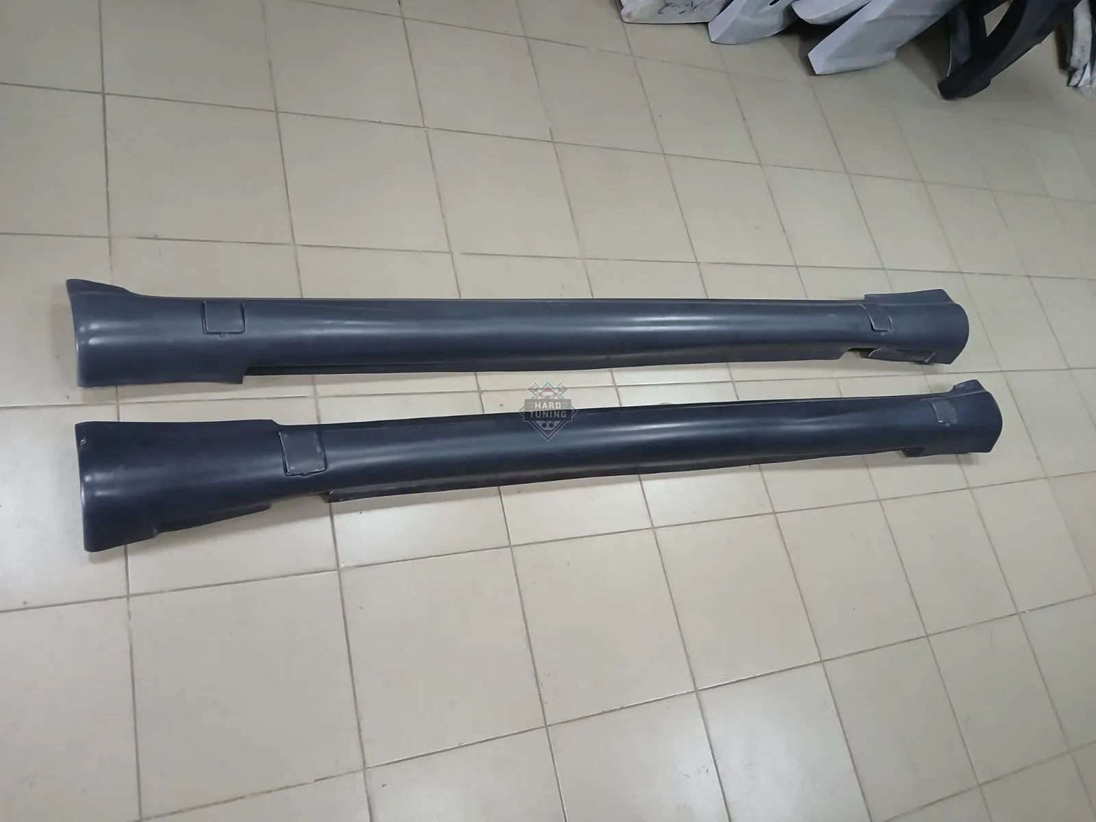 Накладки на пороги AMG F43 Mercedes C-Class W202