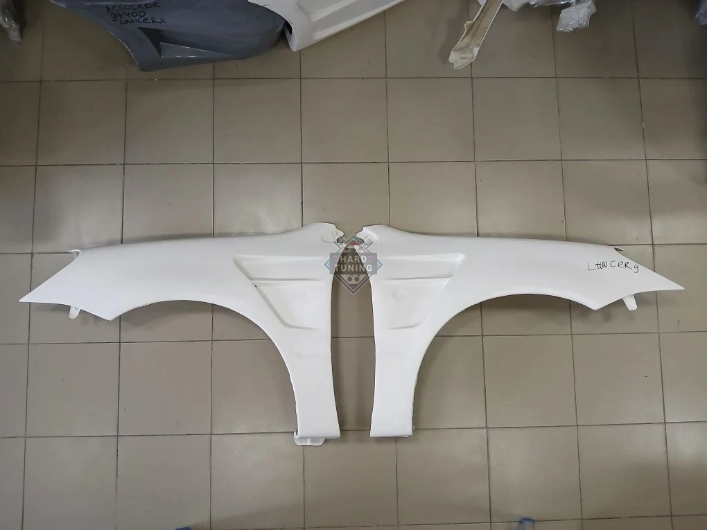 Передние крылья Accolade Mitsubishi Lancer 9