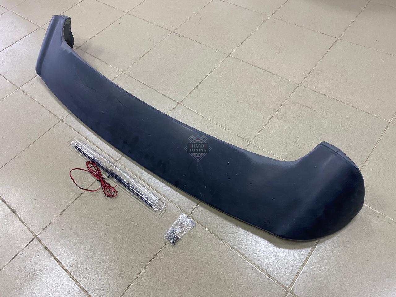 Спойлер со стоп сигналом